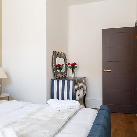 Stylish Beachfront Bolthole With Stunning Sea Views And Luxury Touches 헌베이 외부 사진