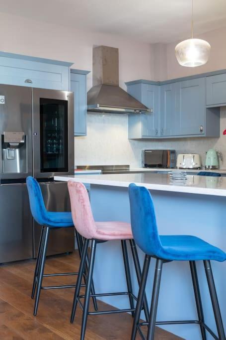 Stylish Beachfront Bolthole With Stunning Sea Views And Luxury Touches 헌베이 외부 사진