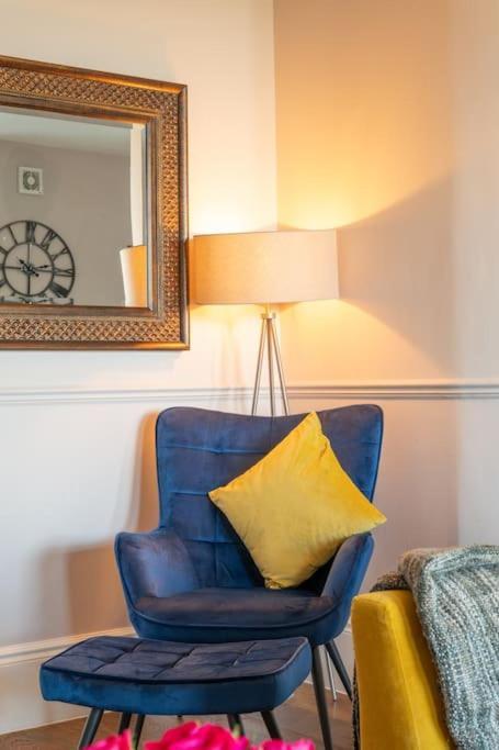Stylish Beachfront Bolthole With Stunning Sea Views And Luxury Touches 헌베이 외부 사진
